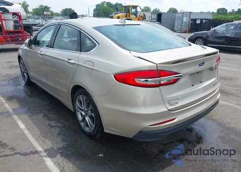2019 Ford Fusion Hybrid Titanium from USA, damaged, VIN 3FA6P0RU6KR141336